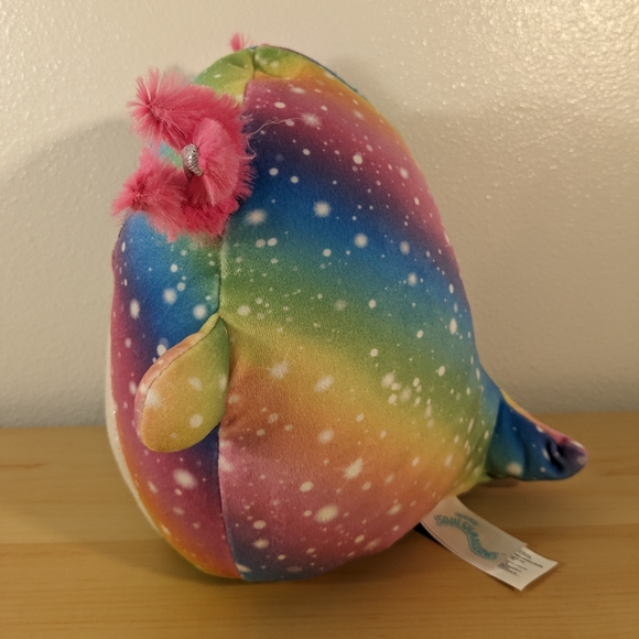 8" Caslina Axolotl Squishmallow - Picture 2 of 3